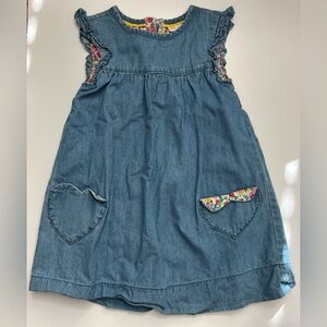 Mini Boden Denim Dress with Floral Trim in
size Girls 2-3 Y 💙🌸